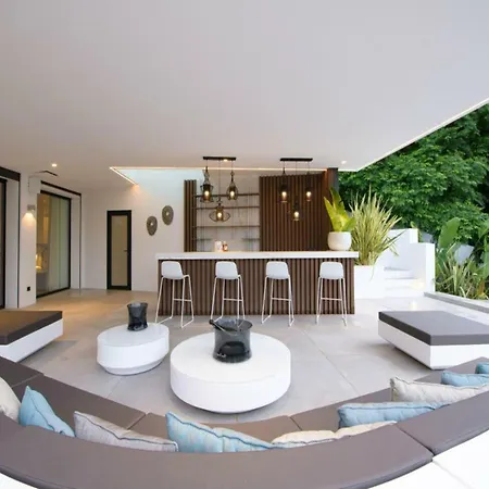 Apartment Opulent Retreat Manor Ibiza Town